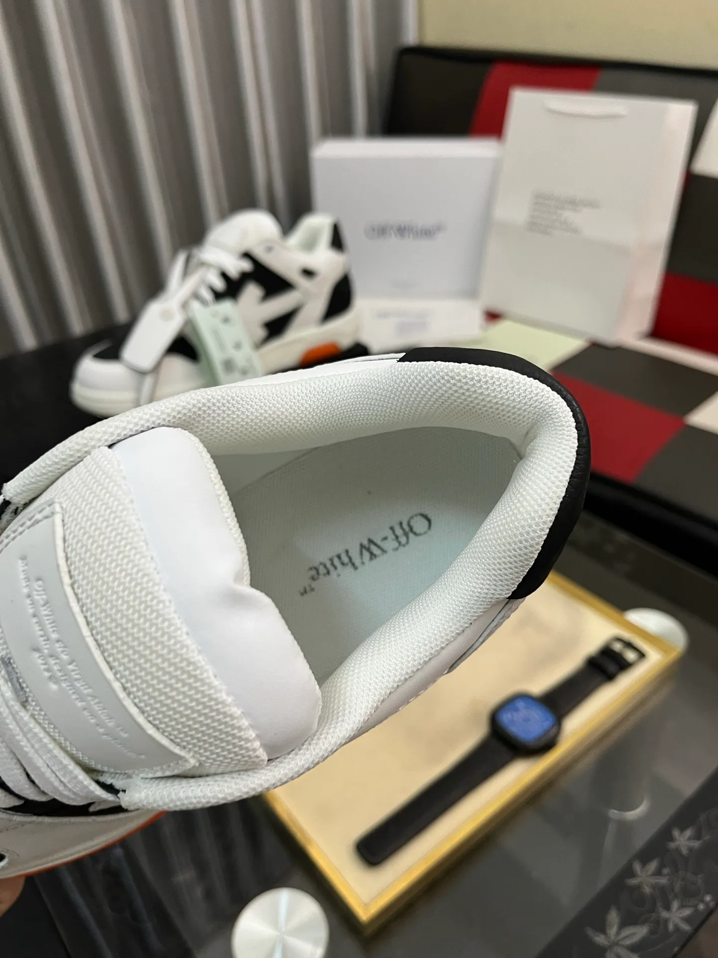 Men's shoes 💰600⌚️⌚️ OFF-White C/O VirGil Abloh fashionable and versatile casual shoes. Exclusive first release of the new model. Made of environmentally friendly cowhide leather and mesh fabric upper material. The insole is embedded with foam cushioning EVA material. The correct midsole is equipped with EVA lightweight cushioning. External tooth nail rubber outsole. The correct accessories can be customized simultaneously. Women's model: 35-40 Men's model: 39-45